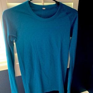 Athletic long sleeve shirt